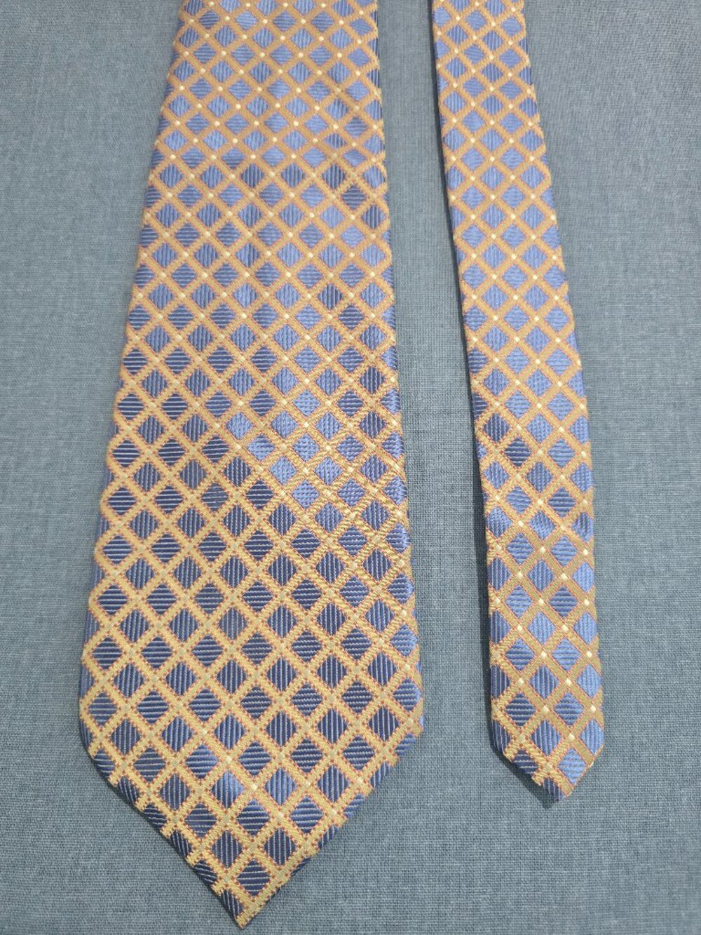 Kailong Silk Blue & Gold patterned Men's Tie